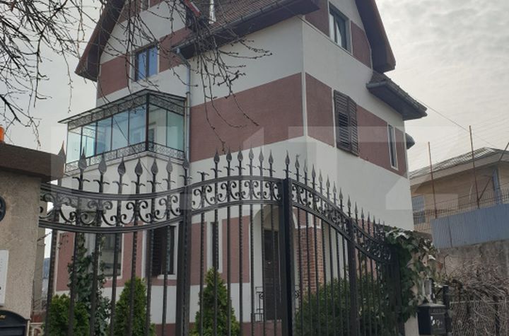 Vilă - 11 camere de vanzare DEMOCRATIEI - Prahova anunturi imobiliare Prahova