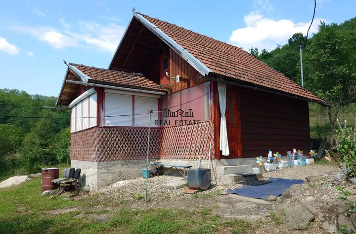 Casă - 2 camere de vanzare EST - Hunedoara anunturi imobiliare Hunedoara