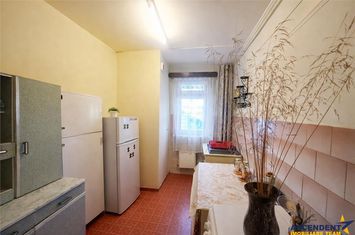 Apartament 2 camere de vanzare TRACTORUL - Brasov anunturi imobiliare Brasov