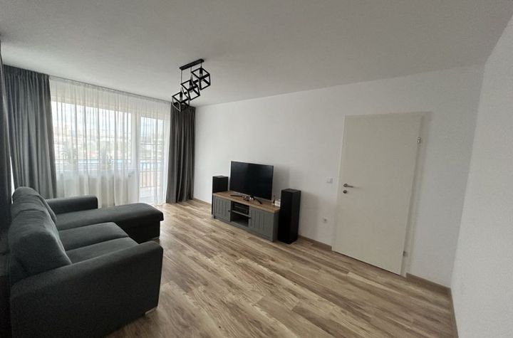Apartament 3 camere de vanzare TRACTORU - Brasov anunturi imobiliare Brasov