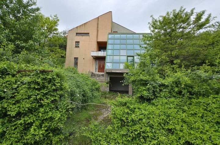 Vila de vanzare 842 mp + teren 2.330 mp str.KRUSEVAC - Valcea anunturi imobiliare Valcea
