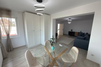 Apartament 3 camere de vanzare DEMOCRATIEI - Prahova anunturi imobiliare Prahova