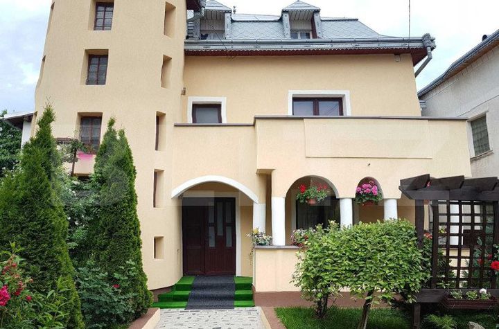 Vilă - 11 camere de vanzare SUCEAVA - Suceava anunturi imobiliare Suceava
