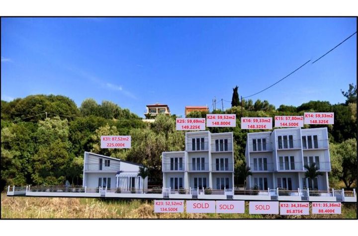 Apartament în două niveluri, 34 mp, 88 m de mare anunturi imobiliare Grecia