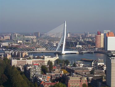 Rotterdam, al doilea mare oraş olandez, denumit „poarta către Europa”