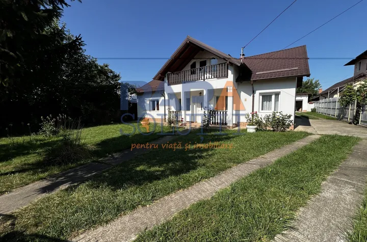 Casă 2013 - 4 dormitoare, 2 băi, 2 bucătării anunturi imobiliare Neamt