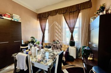 Apartament 3 camere, curte comuna, toate utilitatile, zona Lunei anunturi imobiliare Timis