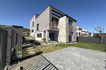 Vila de inchiriat in Voronet. Prima inchiriere, 5 camere. anunturi imobiliare Cluj