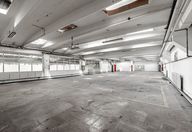 990.000 €, Spațiu industrial