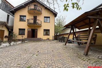 Vilă - 8 camere de vanzare ULTRACENTRAL - Bacau anunturi imobiliare Bacau