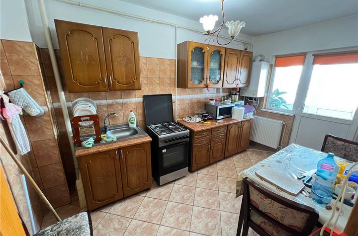 Apartament 3 camere de vanzare ULTRACENTRAL - Vrancea anunturi imobiliare Vrancea