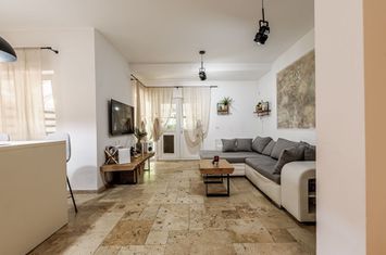 Casă de vânzare – Via Carmina, Vladimirescu -zonă rezidențială premium anunturi imobiliare Arad