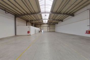 Hală industrială de închiriat 856 mp anunturi imobiliare Arad