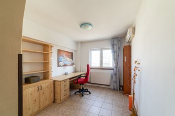 Apartament 4 camere de vanzare P-TA SPITALULUI - Arad anunturi imobiliare Arad