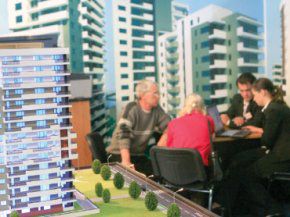 De mâine, două târguri imobiliare. Dezvoltatorii oferă maşini şi yachturi cadou