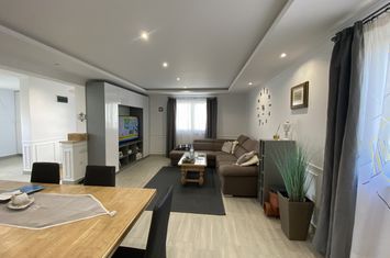 Casă - 4 camere de vanzare CRISTIAN - Sibiu anunturi imobiliare Sibiu