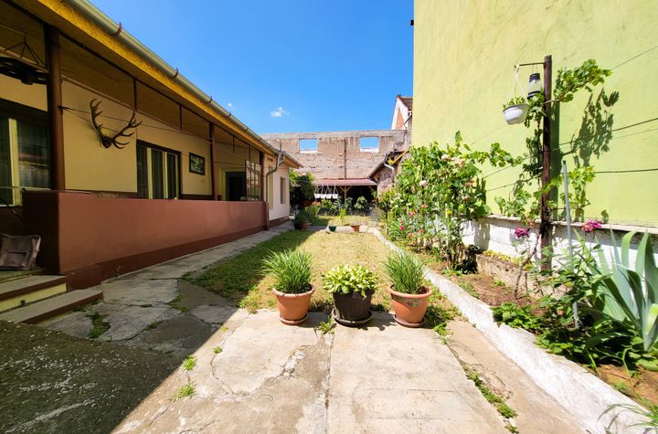 Vilă - 8 camere de vanzare ORADEA - Bihor anunturi imobiliare Bihor