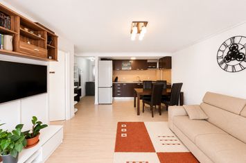 Apartament 3 camere de vanzare FLORESTI - Cluj anunturi imobiliare Cluj