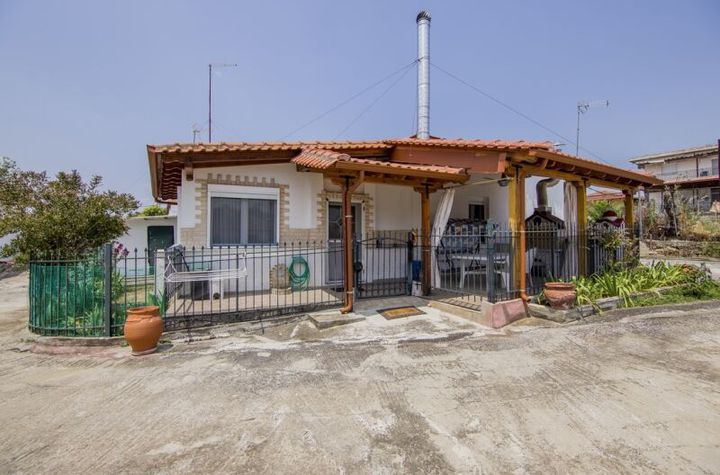 Casă parter 75 mp pe teren 333 mp — Achinos anunturi imobiliare Grecia