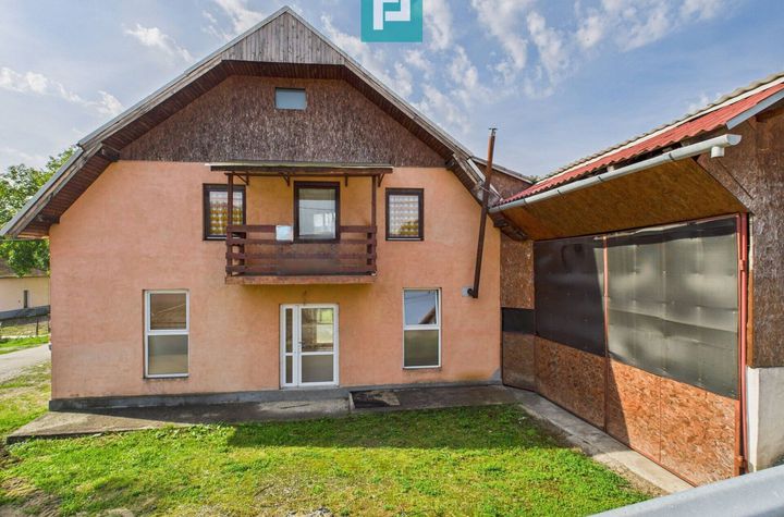 Casă și centru comercial, în localitatea Lazuri anunturi imobiliare Arad