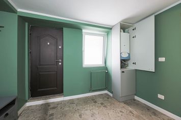 Apartament 95 mp pe Iuliu Maniu la casă, curte proprie inchisa anunturi imobiliare Arad