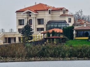 Ce case şi terenuri au miniştrii noştri