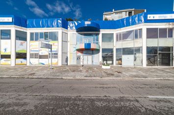Spațiu comercial 600 mp în Kalamitsa, la 40 m de mare anunturi imobiliare Grecia