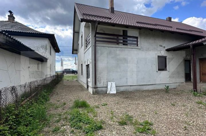 Vilă - 10 camere de vanzare RADAUTI - Suceava anunturi imobiliare Suceava