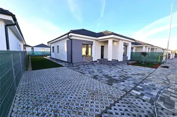 Casă - 4 camere de vanzare SUD-EST - Satu Mare anunturi imobiliare Satu Mare