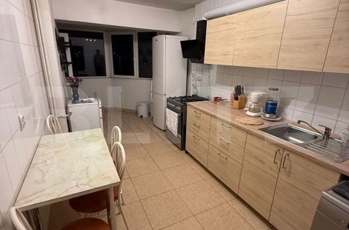Apartament 3 camere de vanzare 1 MAI - Bucuresti anunturi imobiliare Bucuresti