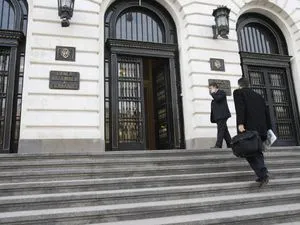 Băncile locale au concediat în primele nouă luni 3.160 de angajaţi şi au închis 88 de unităţi