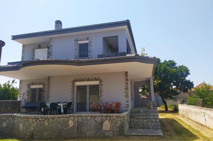 Două case individuale 228 mp în Kimisi anunturi imobiliare Grecia