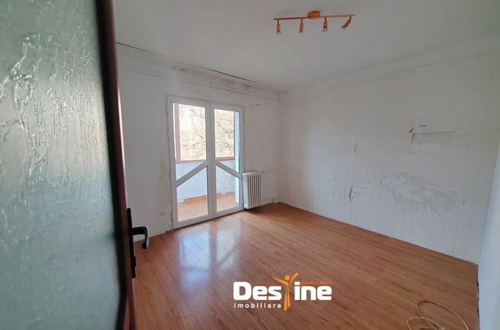 Apartament 4 camere de vanzare IASI - Iasi anunturi imobiliare Iasi
