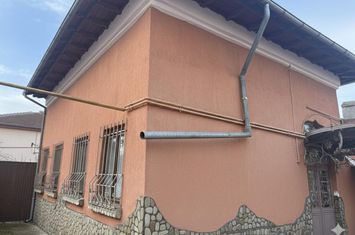Casă - 3 camere de vanzare DEMOCRATIEI - Prahova anunturi imobiliare Prahova