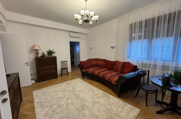 Inchiriere apartament trei camere terasa Parcul Cismigiu metrou Izvor anunturi imobiliare Bucuresti