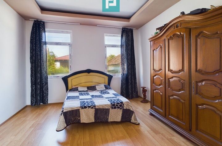 Apartament 2 camere la curte - Biserica sarbească anunturi imobiliare Arad