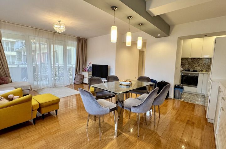 Apartament luminos cu 3 camere, complet mobilat, vedere panoramică spre Tâmpa anunturi imobiliare Brasov
