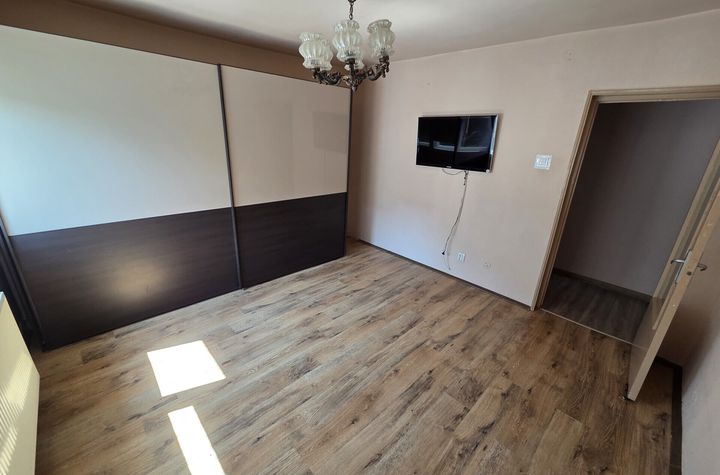 Apartament cu 4 camere, etaj intermediar, zona străzii Mehedinti anunturi imobiliare Cluj