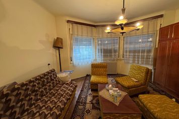 Vanzare apartament patru camere plus garsoniera in vila cartierul Armenesc curte anunturi imobiliare Bucuresti