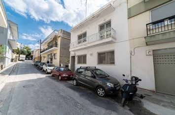 Casă cu două apartamente în Vyronas, 192 mp, 200 metri de plajă anunturi imobiliare Grecia