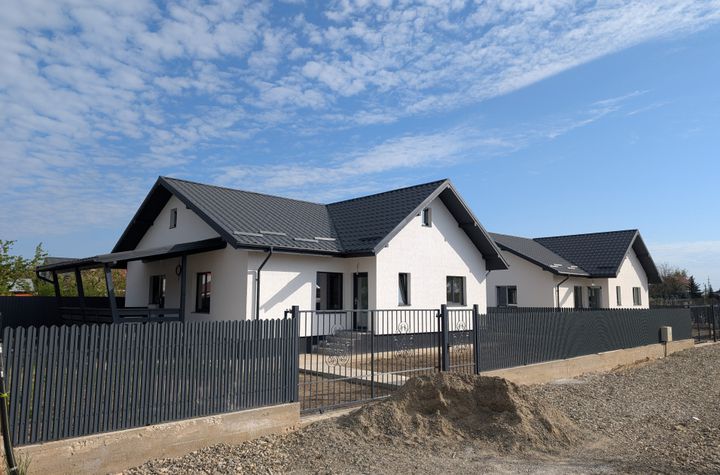 Casă - 4 camere de vanzare HEMEIUS - Bacau anunturi imobiliare Bacau