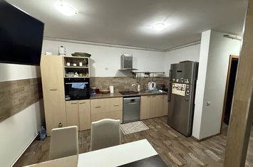 Apartament 3 camere de vanzare TRACTORU - Brasov anunturi imobiliare Brasov