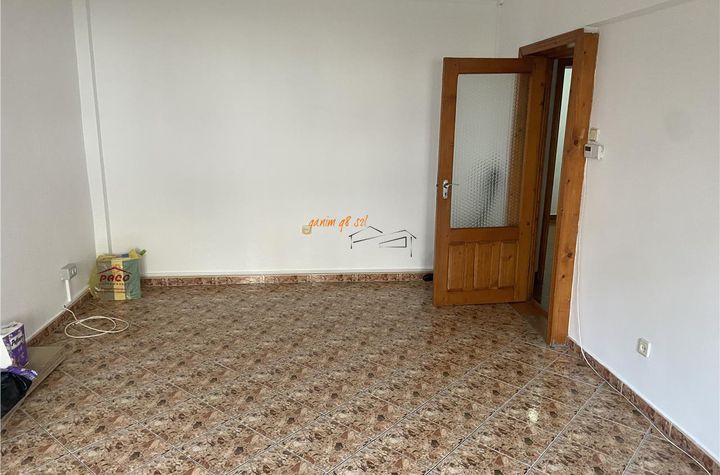 Apartament 3 camere de vanzare CENTRAL - Vrancea anunturi imobiliare Vrancea
