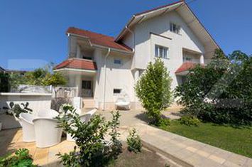 Vilă - 15 camere de vanzare MICRO 6 - Dambovita anunturi imobiliare Dambovita
