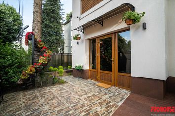 Vilă - 7 camere de vanzare ULTRACENTRAL - Bacau anunturi imobiliare Bacau