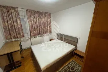 Apartament 3 camere, zona Boul Rosu anunturi imobiliare Arad