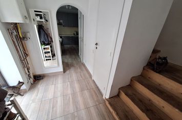 Apartament 4 camere Motilor curte cu 4 familii anunturi imobiliare Cluj