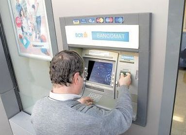 Cine scoate bani de la un bancomat BCR primeşte cadou o melodie