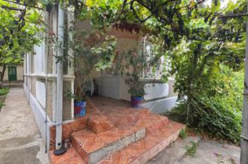 Casă / Vilă cu 4 camere de vânzare în zona Central anunturi imobiliare Vaslui