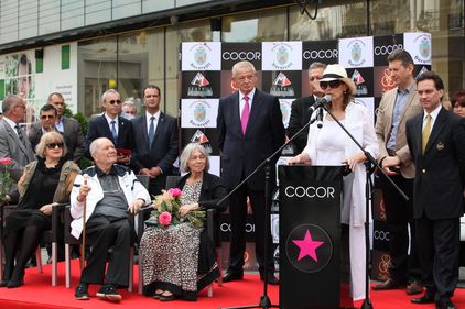 Artistii Ion Besoiu, Valeria Seciu si Rodica Mandache au primit Placheta Orasului Bucuresti